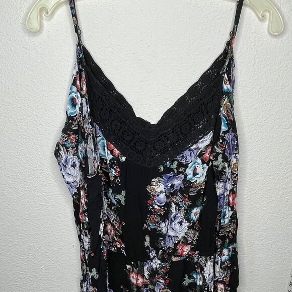 Kaitlyn Cold Shoulder Shorts Romper - Picture 4 of 8